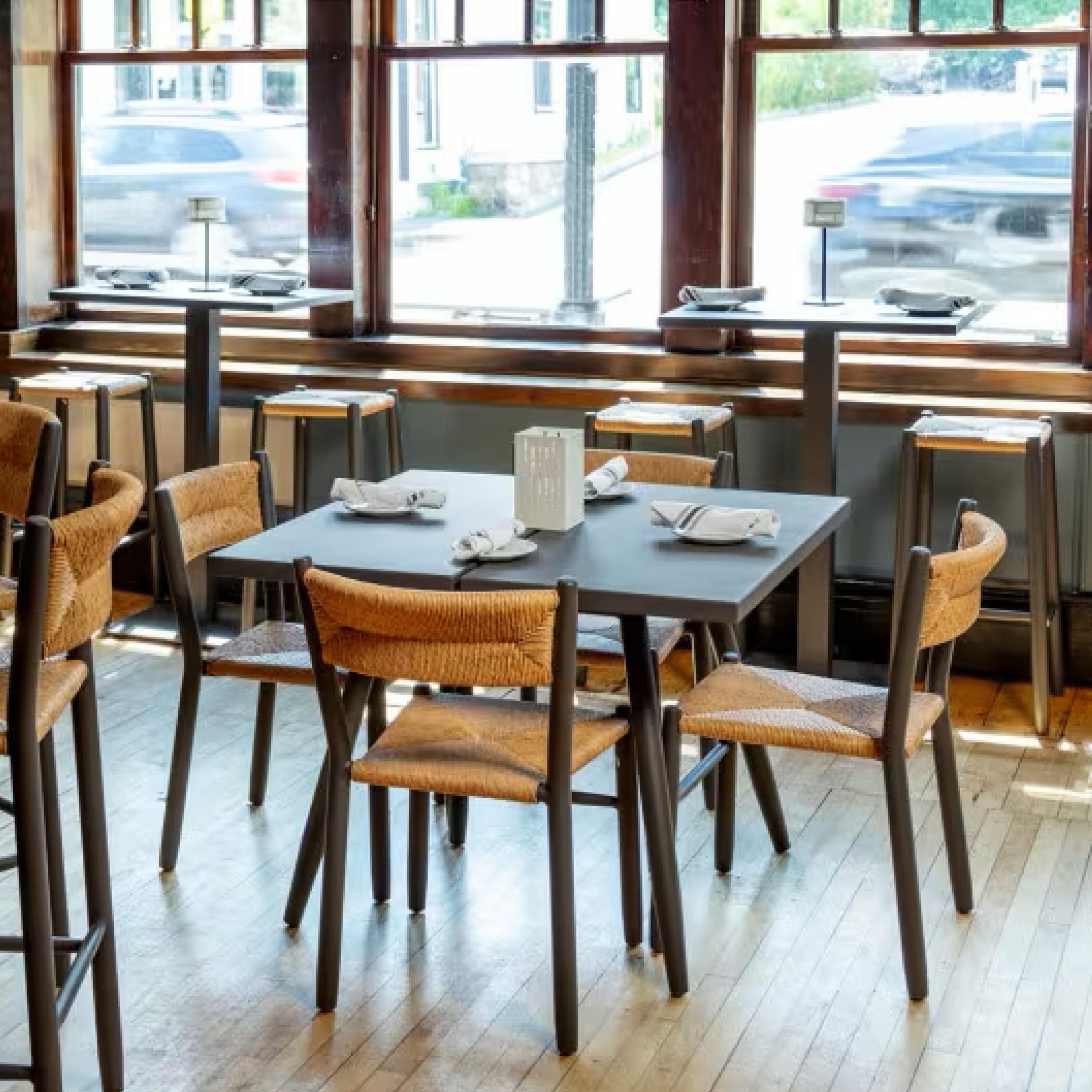 Stipa Square Dining Table with Arm Chairs