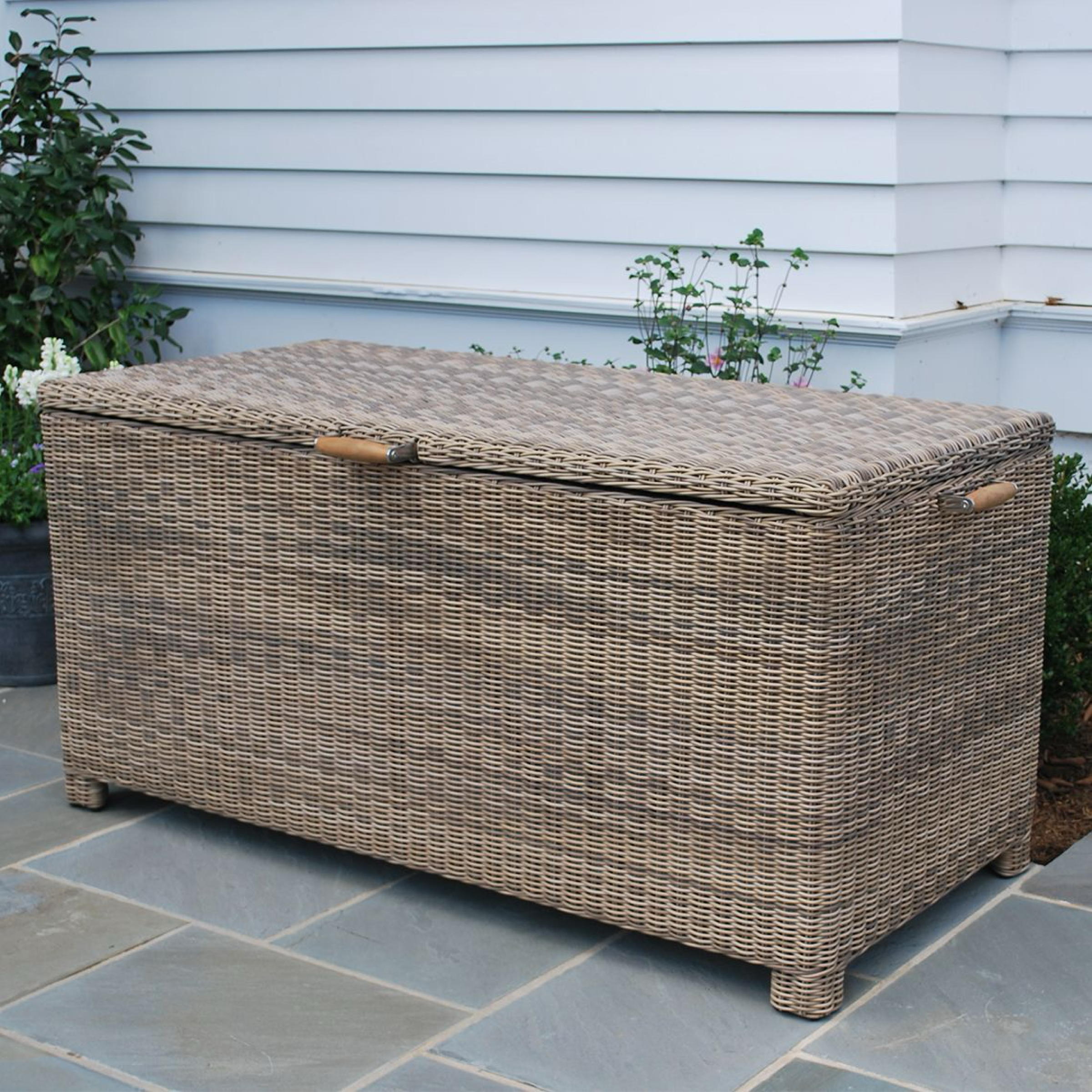 67" Sag Harbor Cushion Box