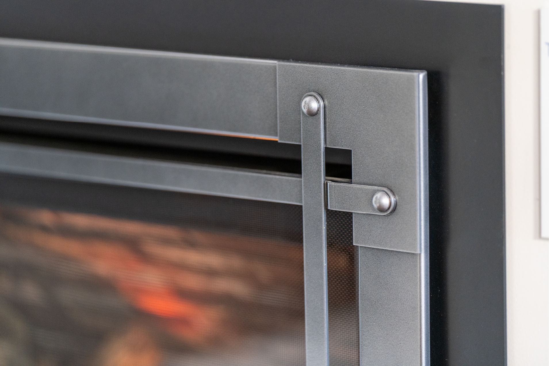 Valor H5 (Showroom Display) with Decorative Trim & Log Set