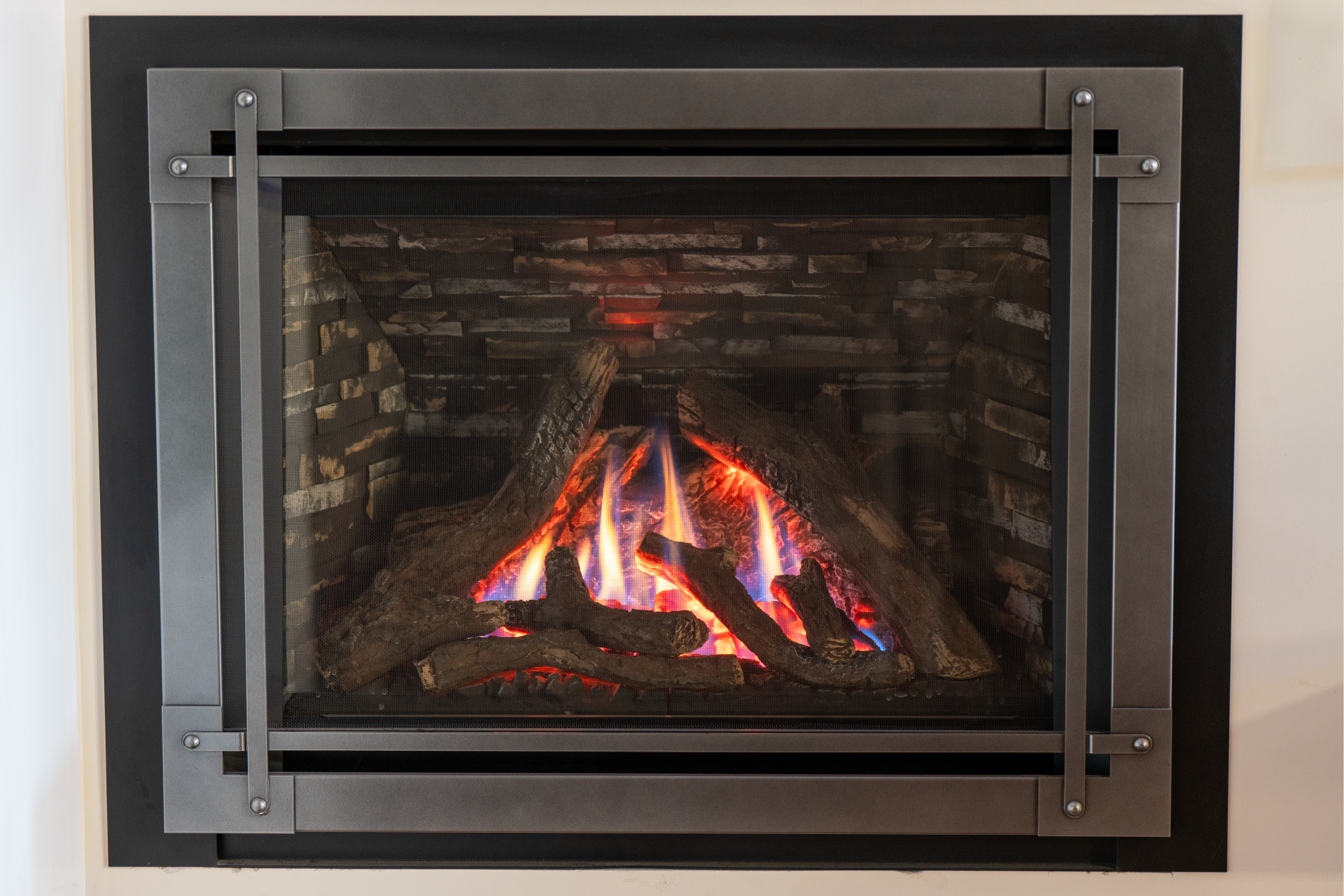 Valor H5 (Showroom Display) with Decorative Trim & Log Set