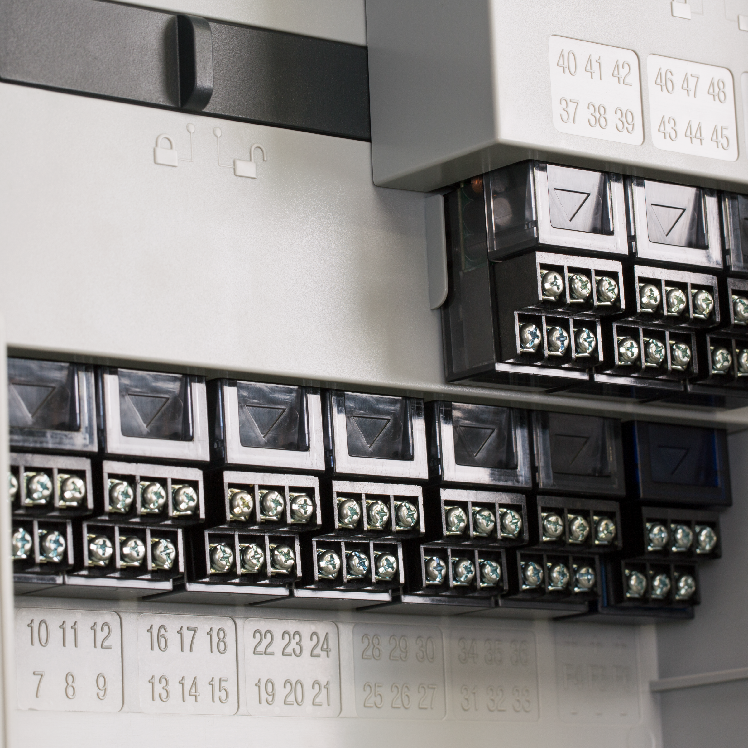 Controller terminal strip row with multiple screw terminals and wire connections