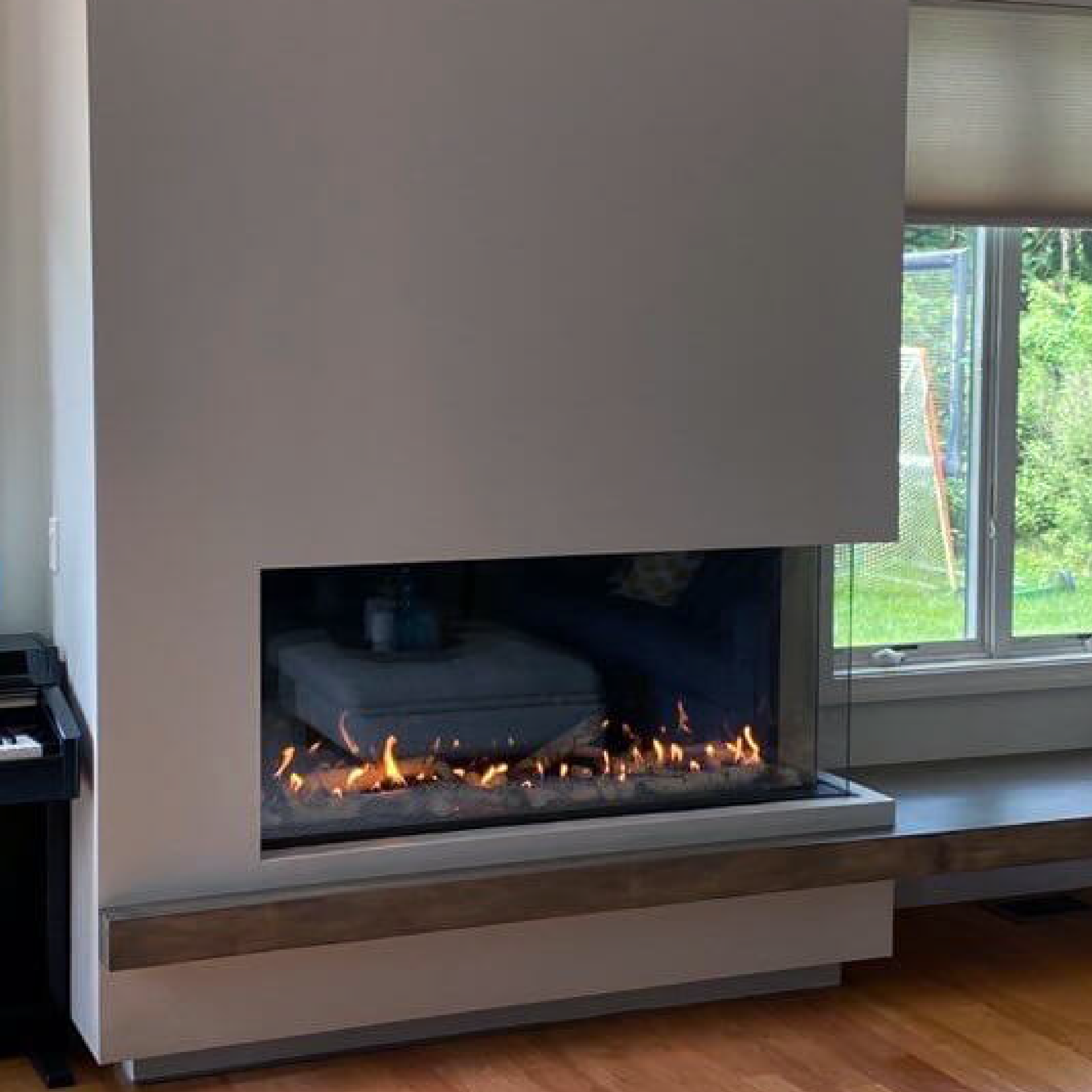 Right Corner 24" High Glass Height Fireplace