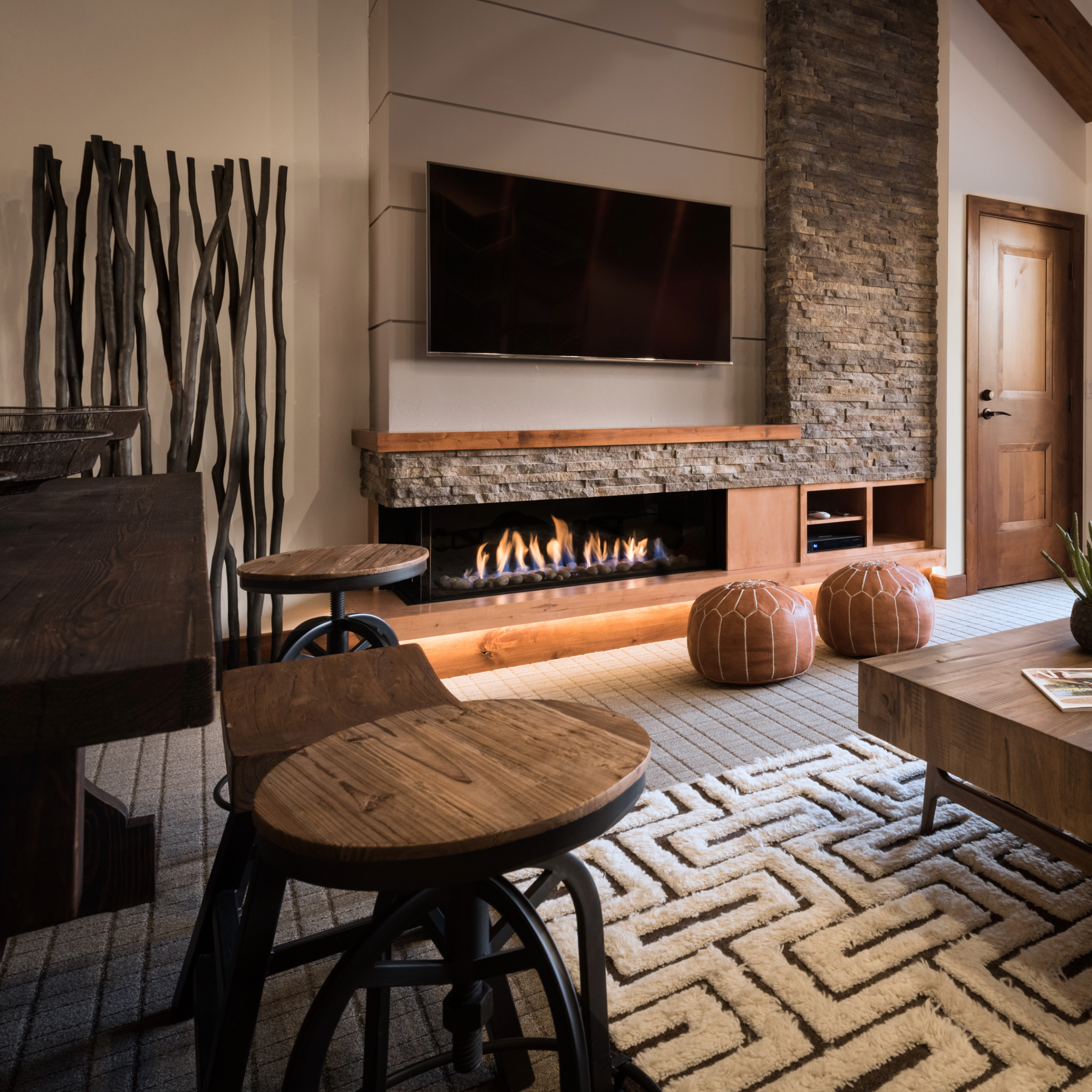 Right Side Corner Fireplace with Standard Burner and Double Glass