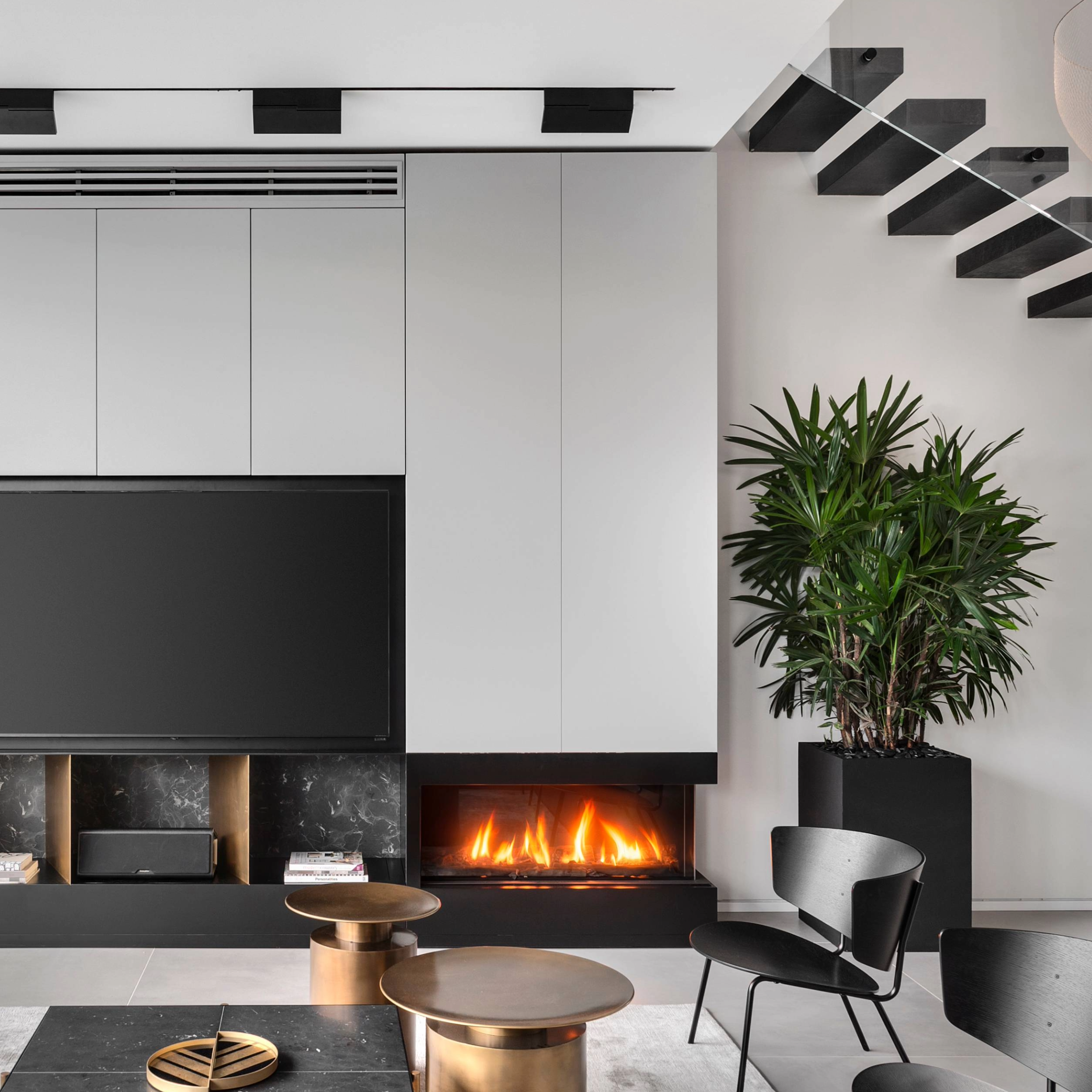 Right Side Corner Fireplace with Standard Burner and Protective Screen