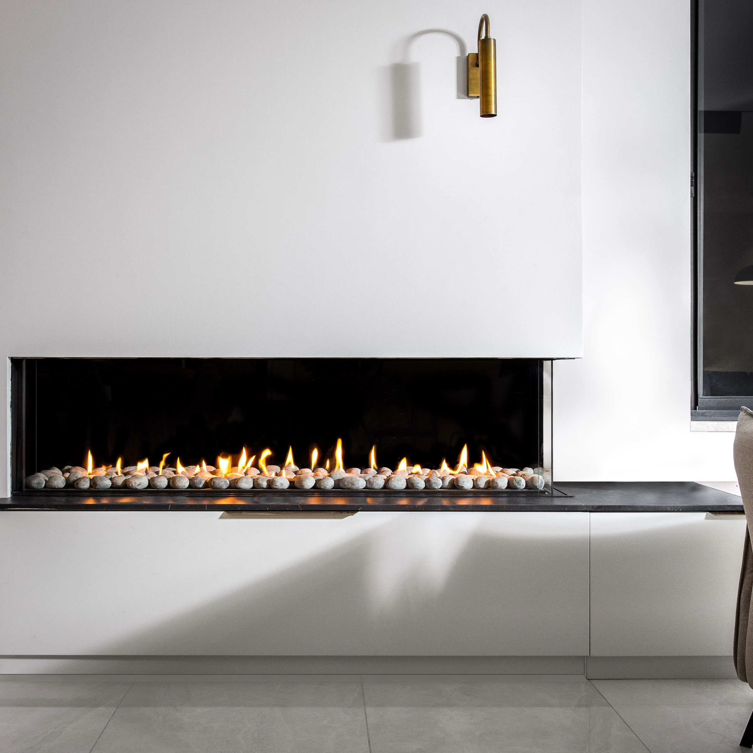 Right Side Corner Fireplace with Standard Burner and Protective Screen