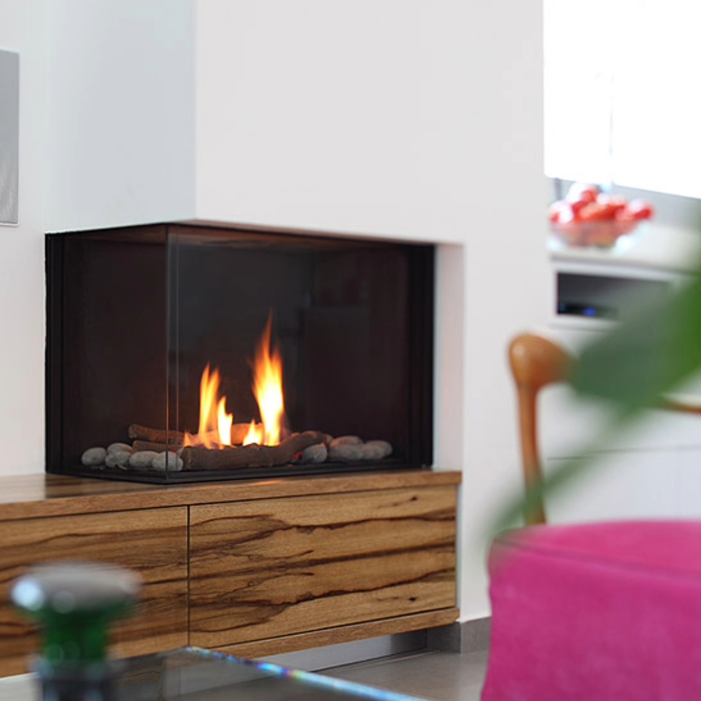 Right Side Corner Fireplace with Standard Burner and Double Glass