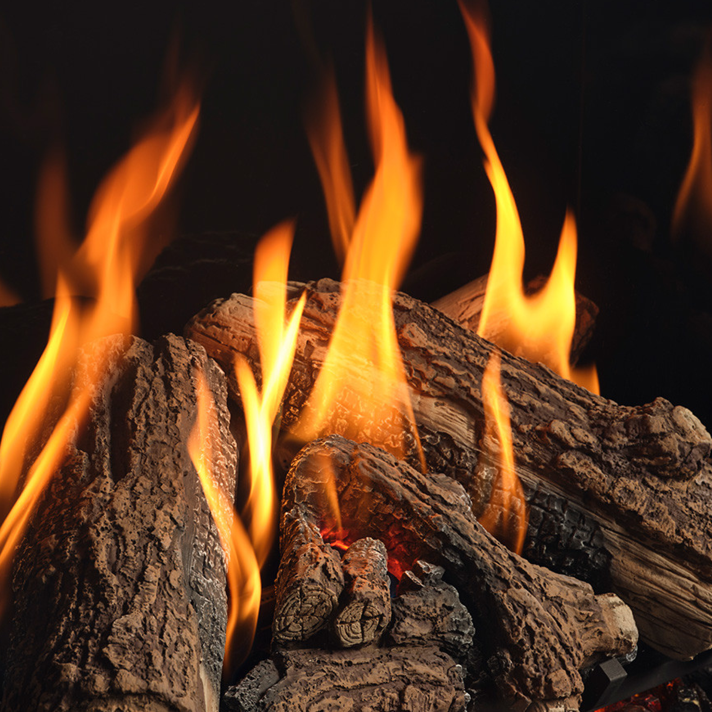 G800P oak log set with burning flames over split wood pieces